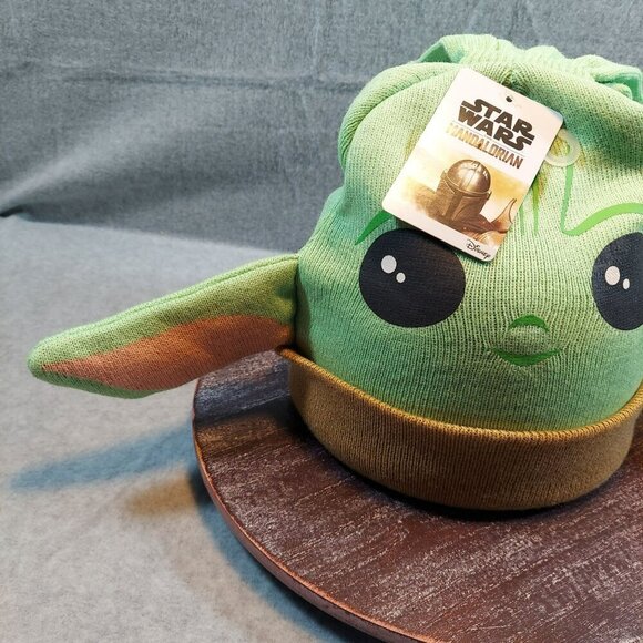Star Wars Mandalorian Baby Yoda/ Grogu Knit Hat & Glove Set - Picture 2 of 9